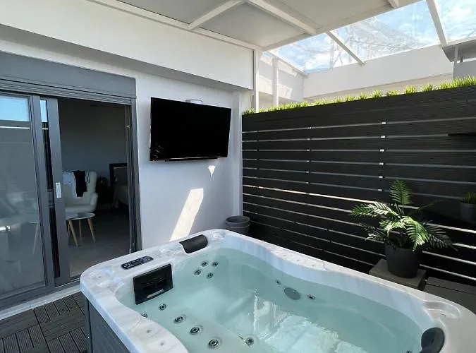 Loft Greece - Enjoy Our Jacuzzi & Hammam *