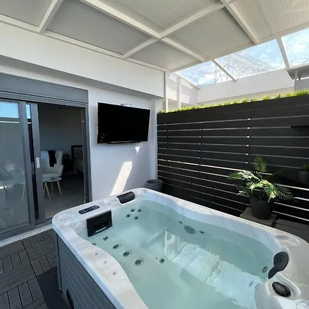 Loft Greece - Enjoy Our Jacuzzi & Hammam *